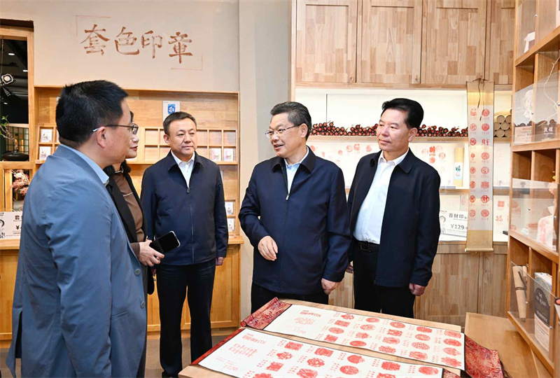 任振鶴在敦煌市調研時強調堅持以文化人以文惠民以文潤城以文興業 為經濟社會高質量發展提供最基本最深沉最持久的力量